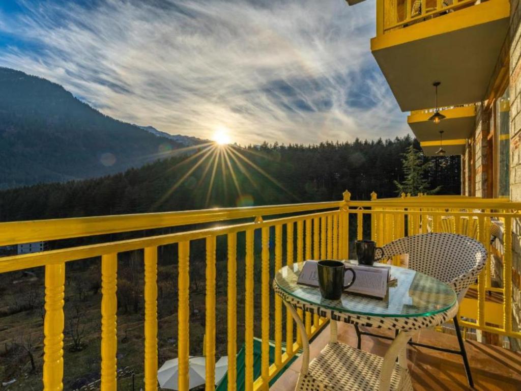 Nespecifikovaný výhled na hory nebo výhled na hory při pohledu z hostelu