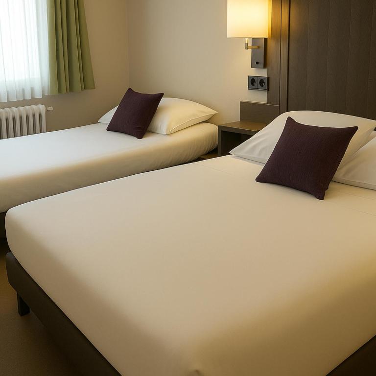Postel nebo postele na pokoji v ubytování Hôtel Albert Elisabeth Gare SNCF