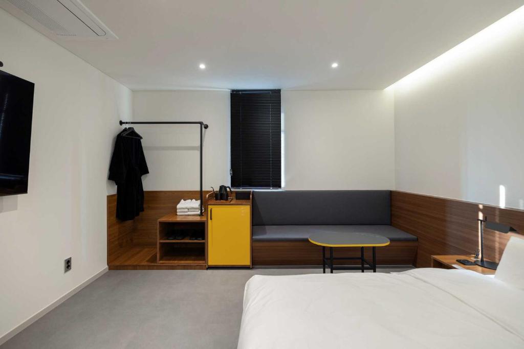 Katil atau katil-katil dalam bilik di Moor Hotel Mokpo By Aank