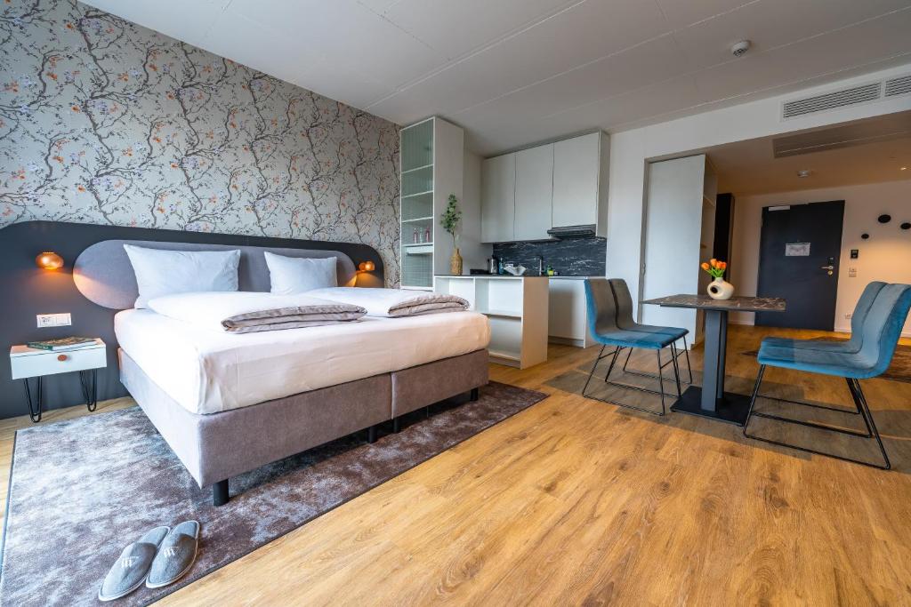 
Deluxe Double Studio ( 2 adults and 2 children)
