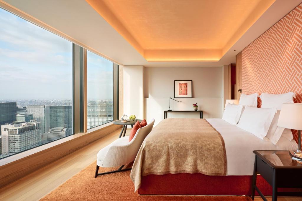 Postel nebo postele na pokoji v ubytování Bvlgari Hotel Tokyo