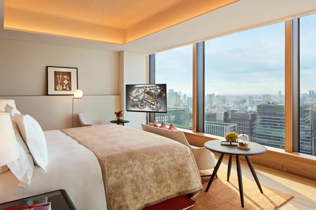 Postel nebo postele na pokoji v ubytování Bvlgari Hotel Tokyo
