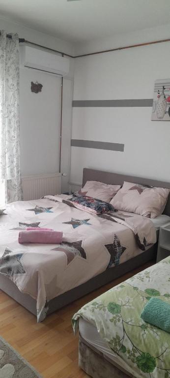Postel nebo postele na pokoji v ubytování Snezana home