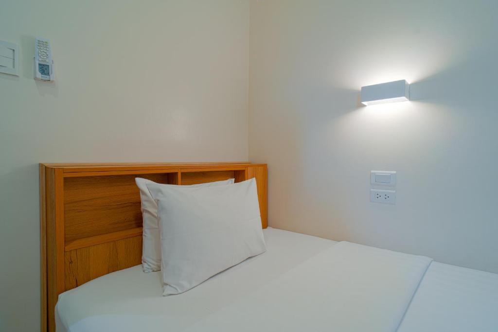 Letto o letti in una camera di MySpace Hotel Comembo Taguig
