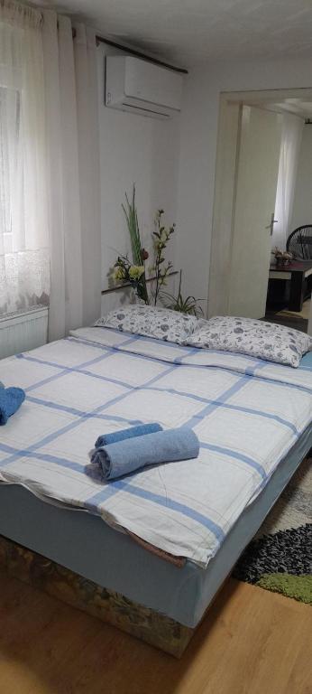 Postel nebo postele na pokoji v ubytování Snezana home