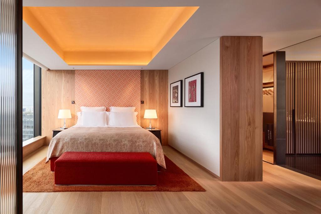 Postel nebo postele na pokoji v ubytování Bvlgari Hotel Tokyo