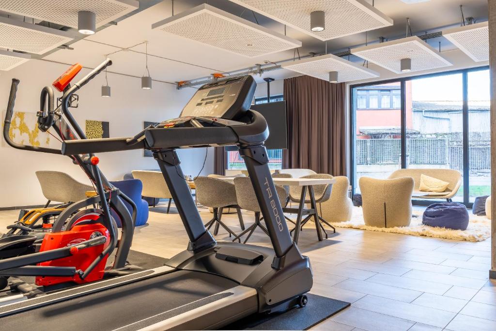 Fitness centrum a/nebo fitness zařízení v ubytování MASEVEN Frankfurt Messe