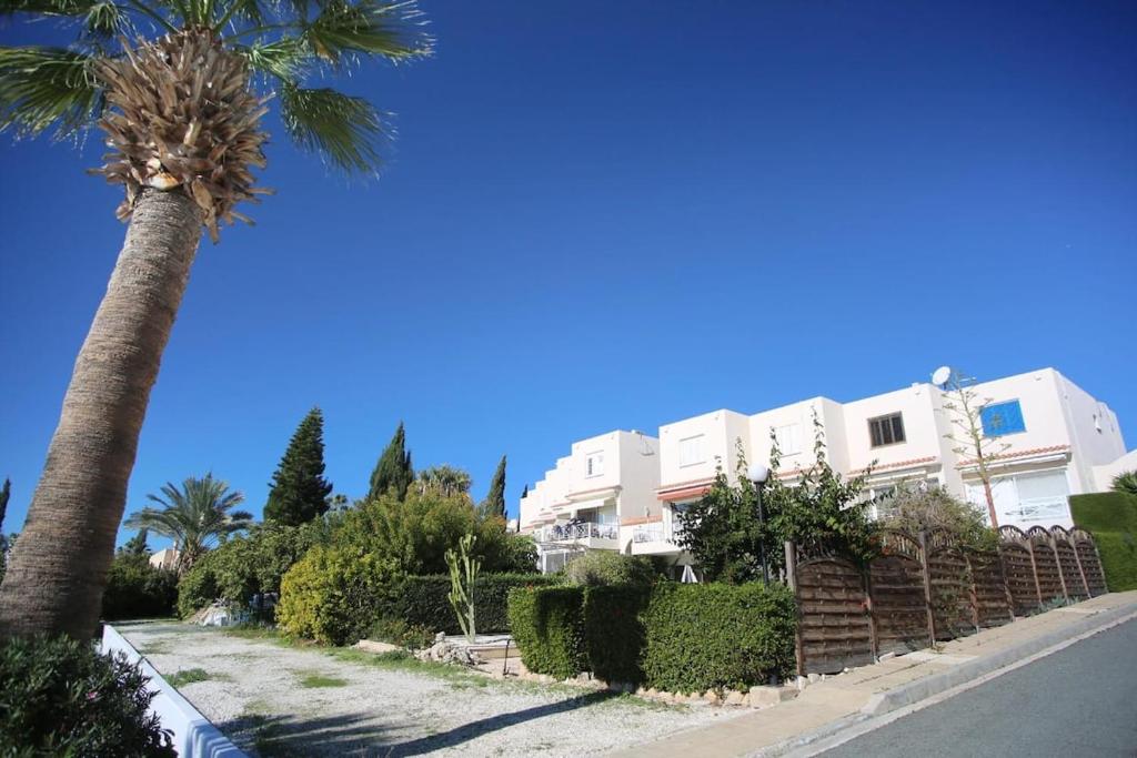 Sunny Coral Bay Village house