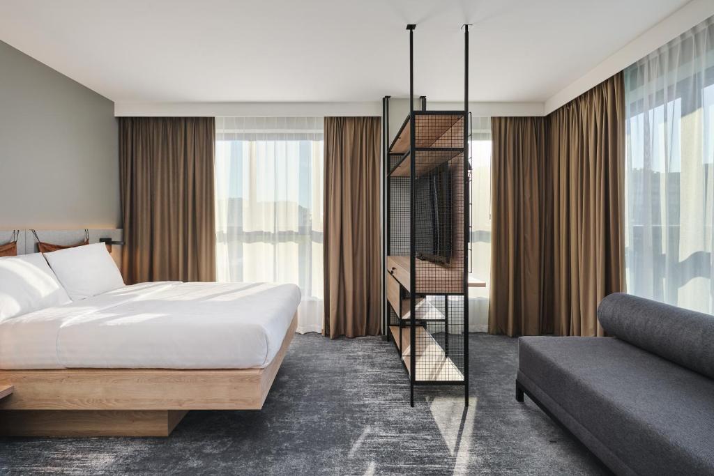 Moxy Warsaw City - Resim 5