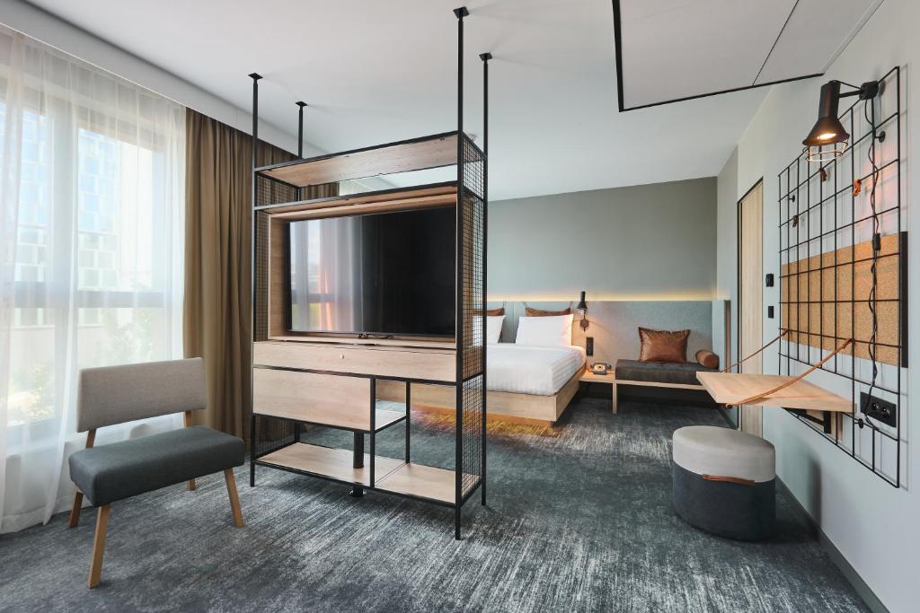 Moxy Warsaw City - Resim 6