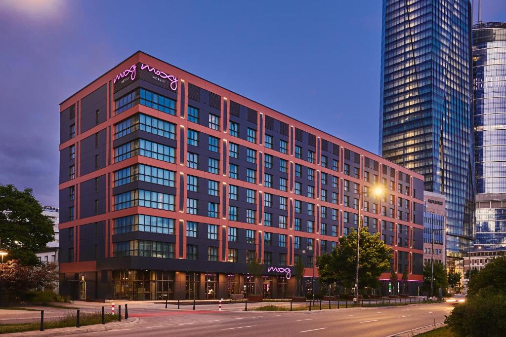 Moxy Warsaw City - Resim 2