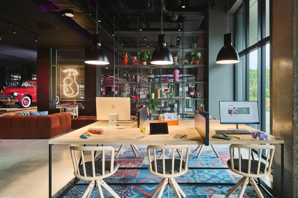Moxy Warsaw City - Resim 14