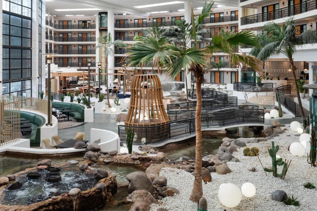 Restaurace v ubytování Embassy Suites by Hilton Phoenix Biltmore