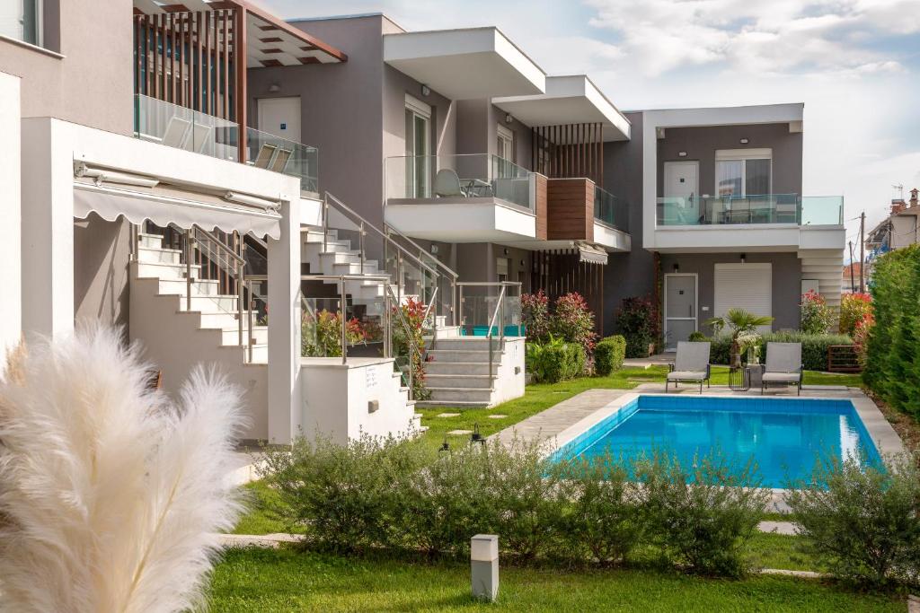 Bazén v ubytování Perla Residential Complex nebo v jeho okolí