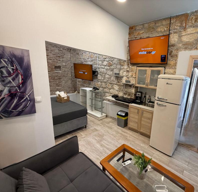 Kuchyň nebo kuchyňský kout v ubytování TRAVELLERS CORFU TOWN Luxury Suites, Studios & Apartments