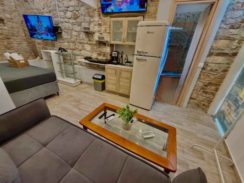 Kuchyň nebo kuchyňský kout v ubytování TRAVELLERS CORFU TOWN Luxury Suites, Studios & Apartments