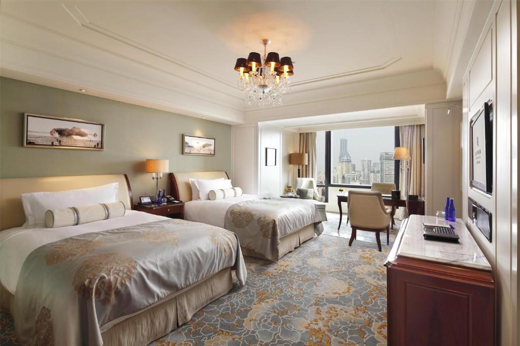 Postel nebo postele na pokoji v ubytování Waldorf Astoria Shanghai on the Bund