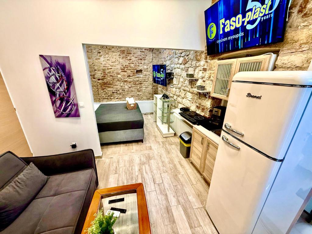 Kuchyň nebo kuchyňský kout v ubytování TRAVELLERS CORFU TOWN Luxury Suites, Studios & Apartments