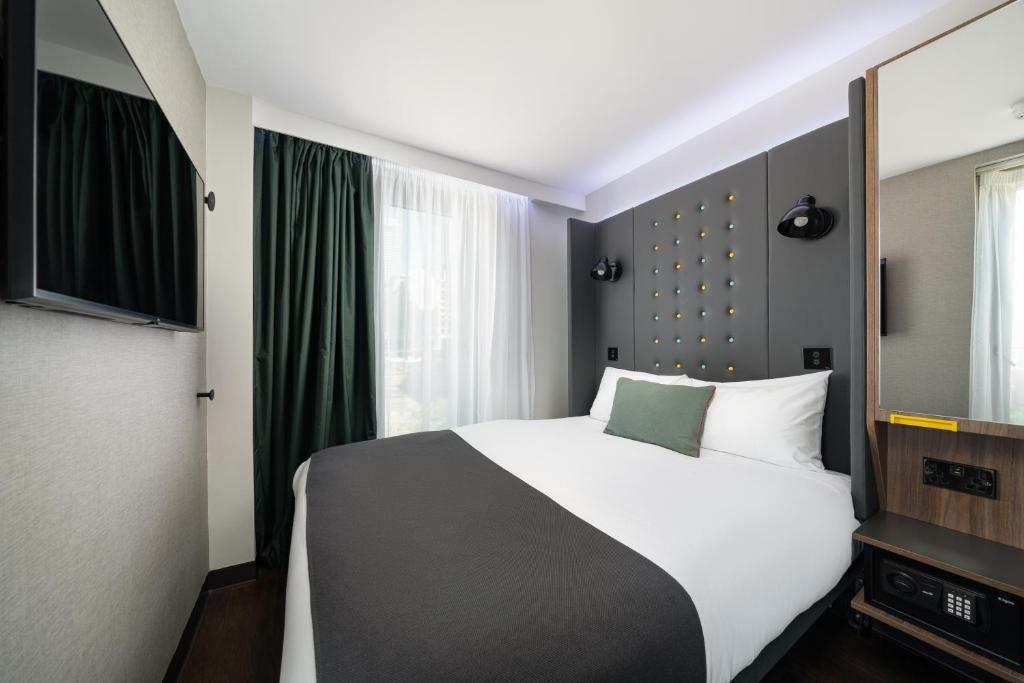 Point A Hotel London Canary Wharf - Resim 28