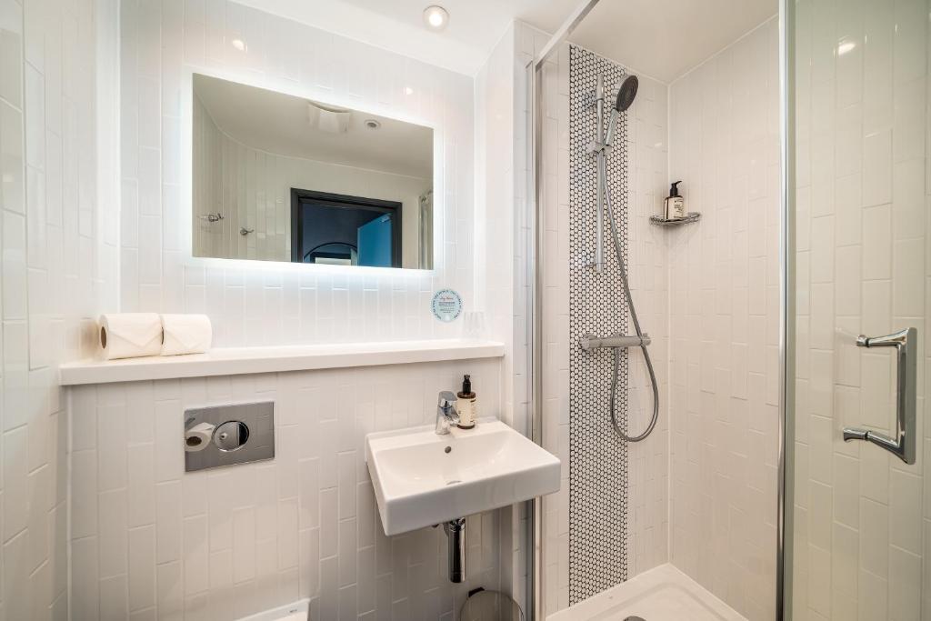 Point A Hotel London Canary Wharf - Resim 3