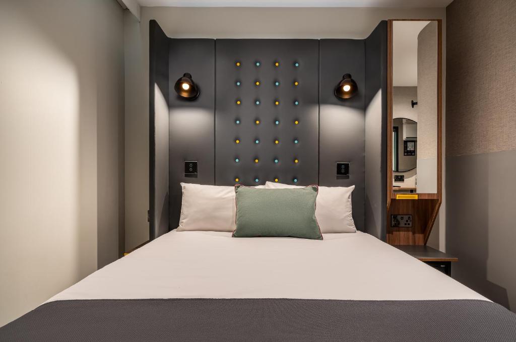 Point A Hotel London Canary Wharf - Resim 33