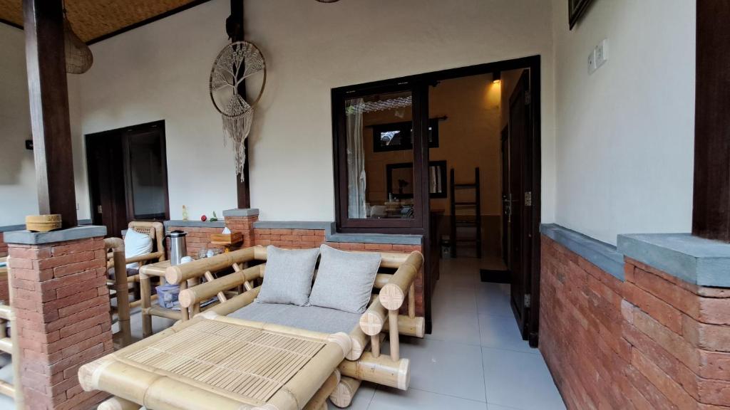Posezení v ubytování Sahadewa House