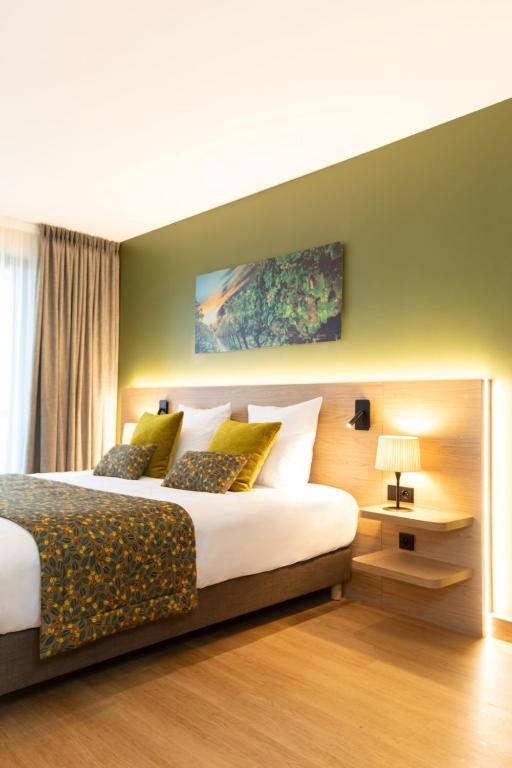 Postel nebo postele na pokoji v ubytování Hôtel Terra Vinum