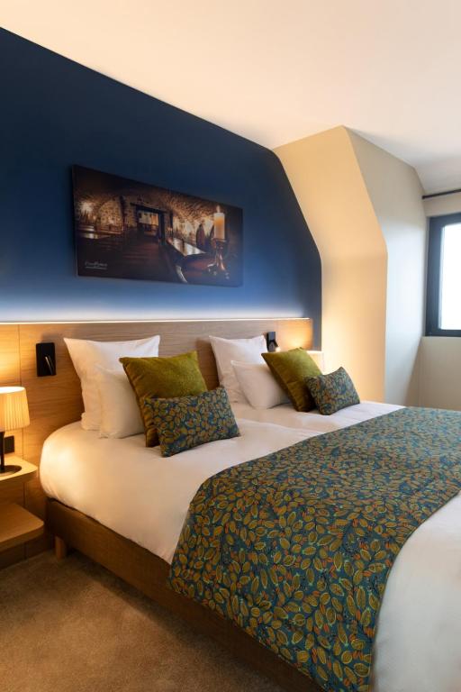 Postel nebo postele na pokoji v ubytování Hôtel Terra Vinum