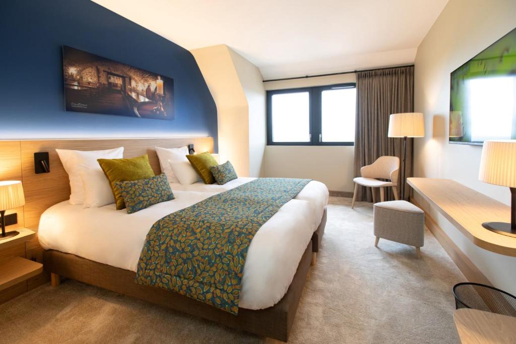 Postel nebo postele na pokoji v ubytování Hôtel Terra Vinum