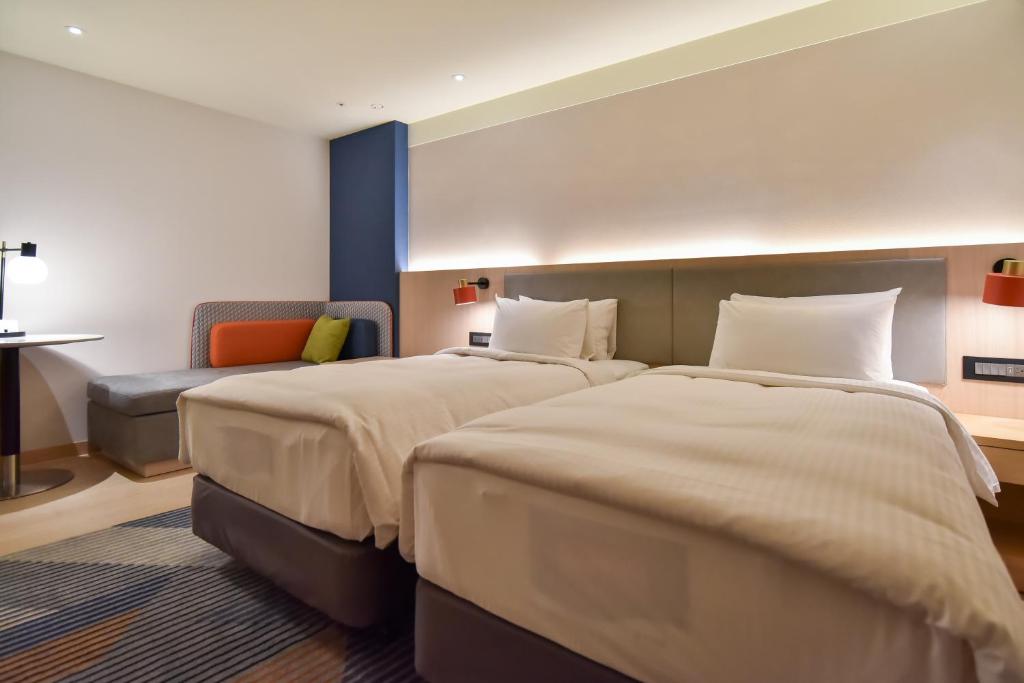 Postel nebo postele na pokoji v ubytování Holiday Inn Express Taipei Train Station by IHG
