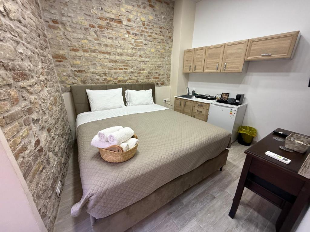 Kuchyň nebo kuchyňský kout v ubytování TRAVELLERS CORFU TOWN Luxury Suites, Studios & Apartments