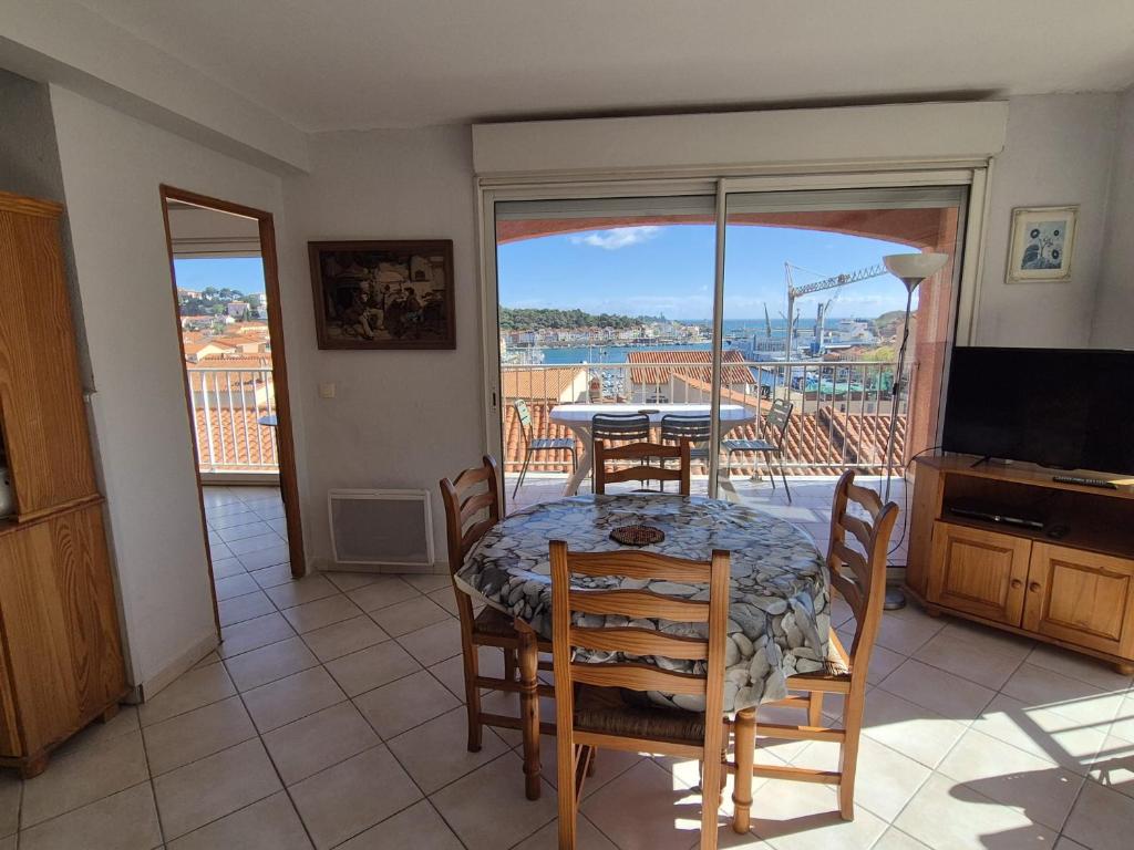 Μπαλκόνι ή βεράντα στο Appartement face à la mer , récent tout équipé