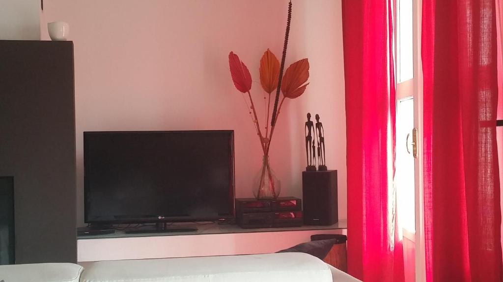 TV a/nebo společenská místnost v ubytování Albergo Al Castello