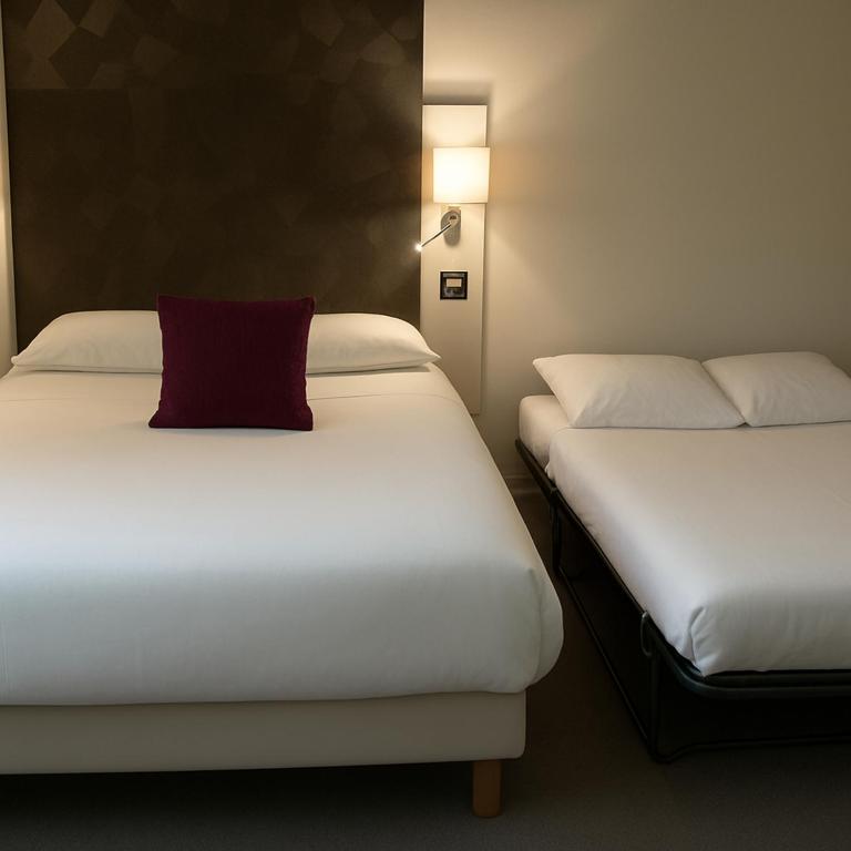 Postel nebo postele na pokoji v ubytování Hôtel Albert Elisabeth Gare SNCF