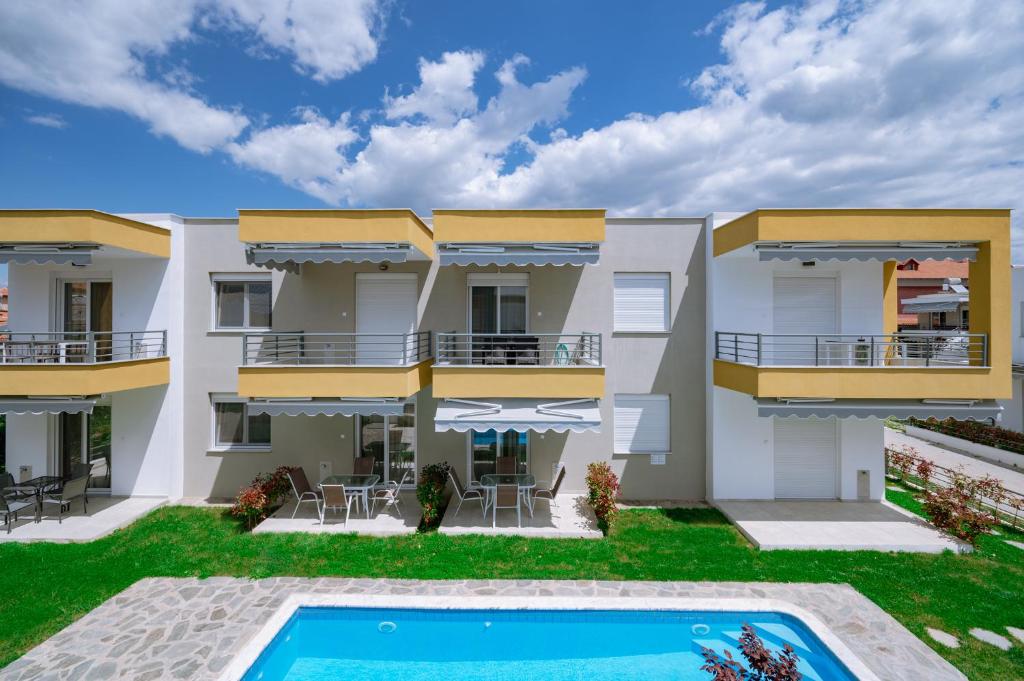Bazén v ubytování Danai & Palm Residential Complexes nebo v jeho okolí
