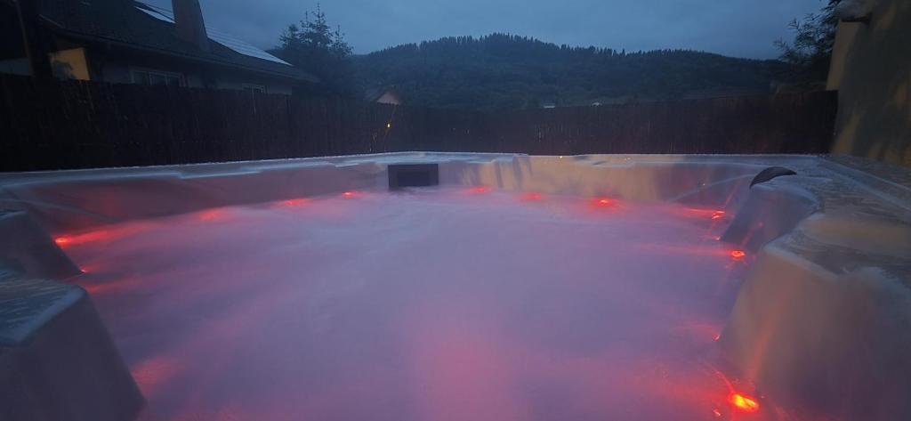 Bazén v ubytovaní Le Coeur des Vosges - Jacuzzi disponible toute l'année alebo v jeho blízkosti