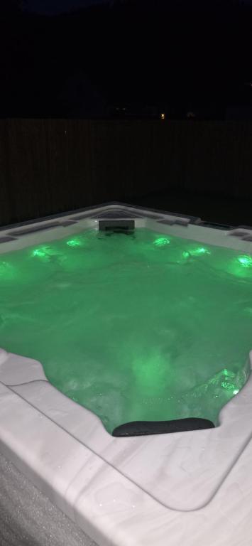 Bazén v ubytovaní Le Coeur des Vosges - Jacuzzi disponible toute l'année alebo v jeho blízkosti