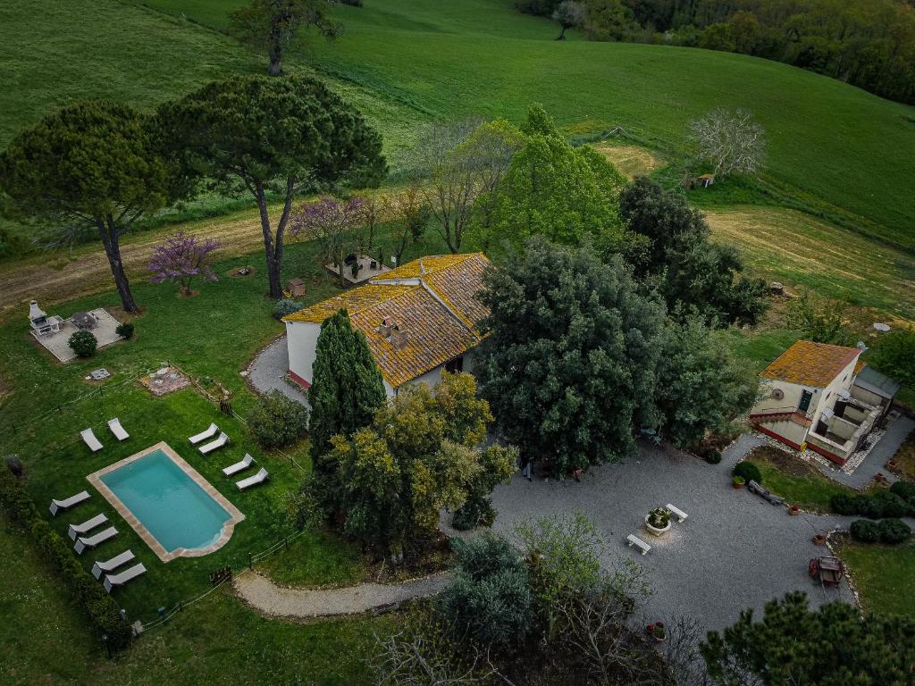 Bazén v ubytovaní B&B Borgo Vera alebo v jeho blízkosti