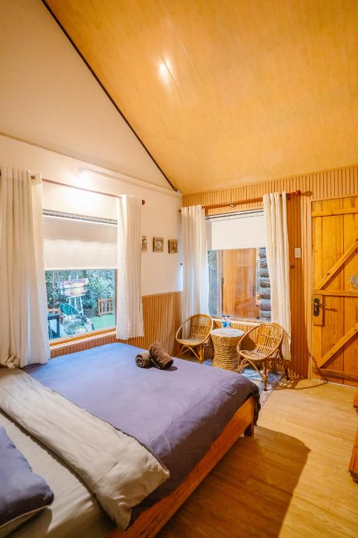 Giường trong phòng chung tại Hoàng Gia Trang