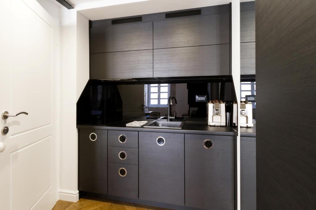 DeZign Superior Apartments & Rooms - 14