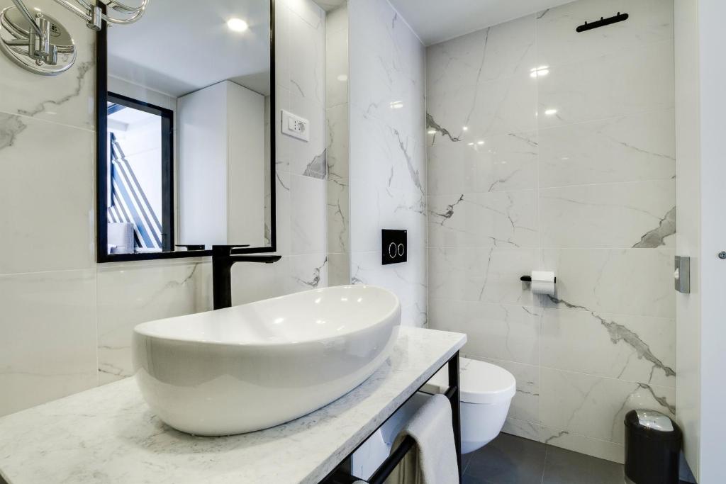 DeZign Superior Apartments & Rooms - 7