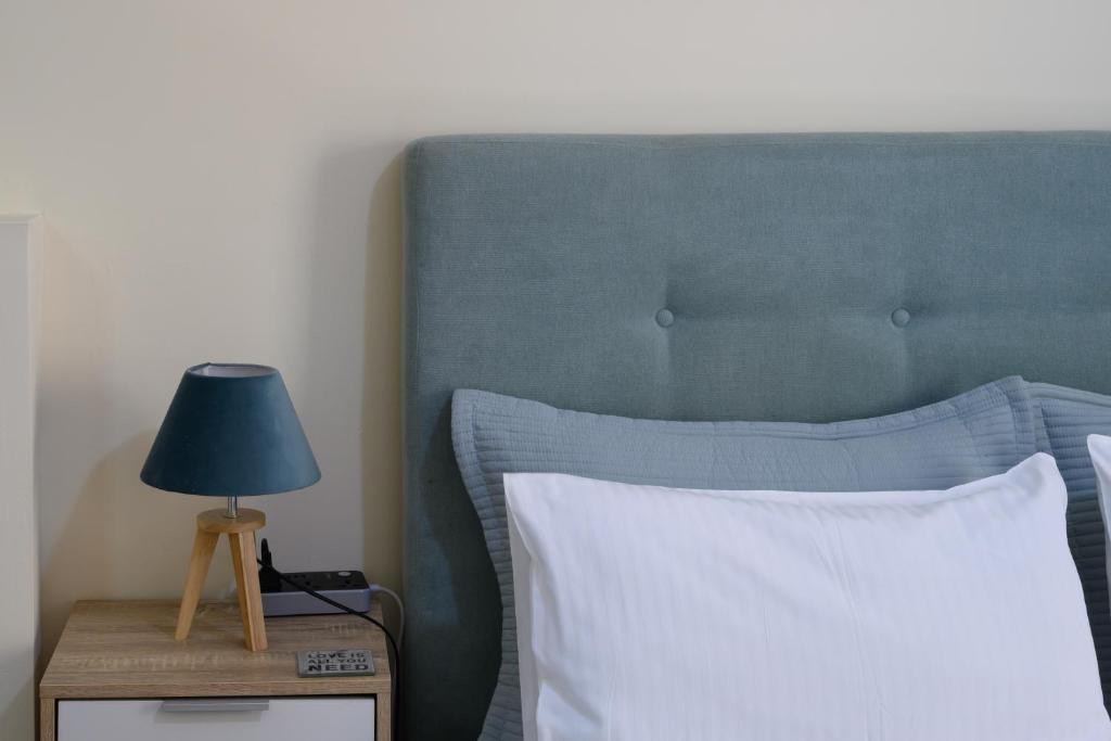 A bed or beds in a room at Koukaki Home