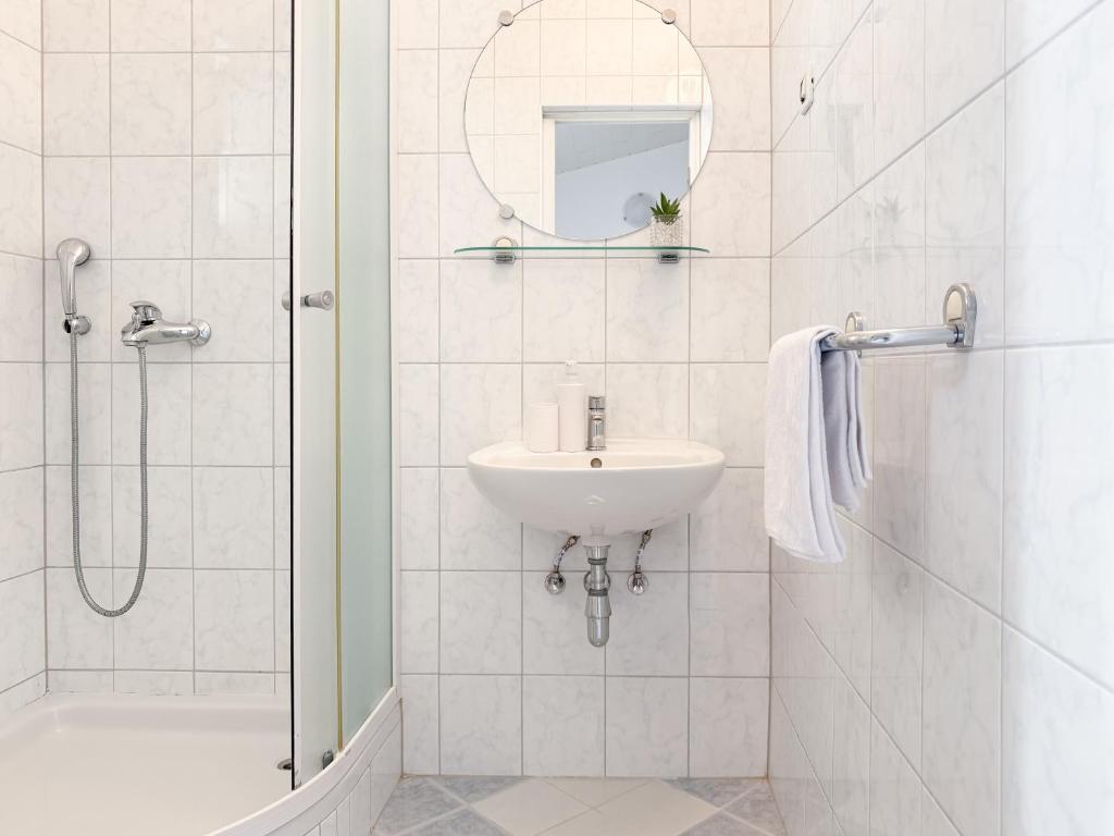 Kúpeľňa v ubytovaní Beach Resort Apartments Bucina