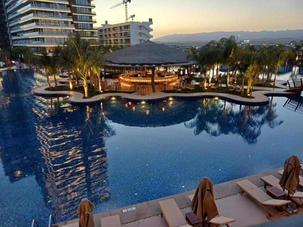 Bazén v ubytování Grand Saphire Resort Apartment-I nebo v jeho okolí