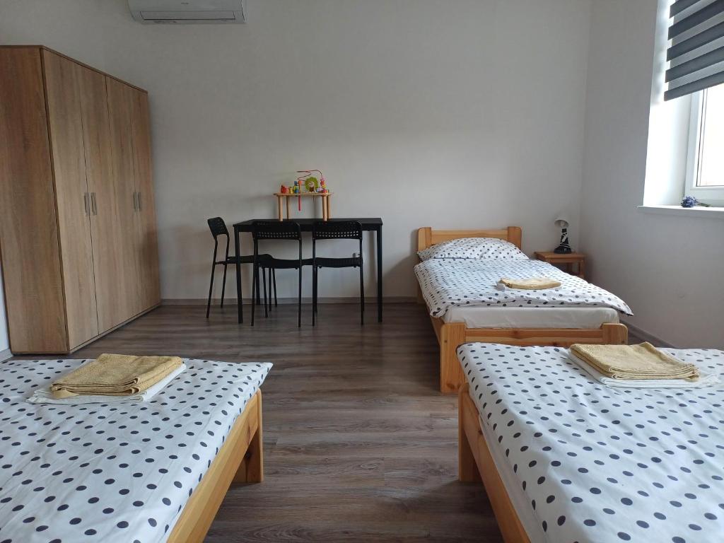 Postel nebo postele na pokoji v ubytování Apartmány Kortan