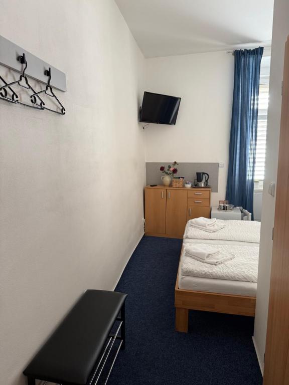 Postel nebo postele na pokoji v ubytování Mikulov Inn - hotel Zeme