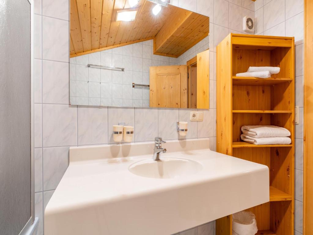 Kúpeľňa v ubytovaní Beautiful apartment in Mittersill with balcony