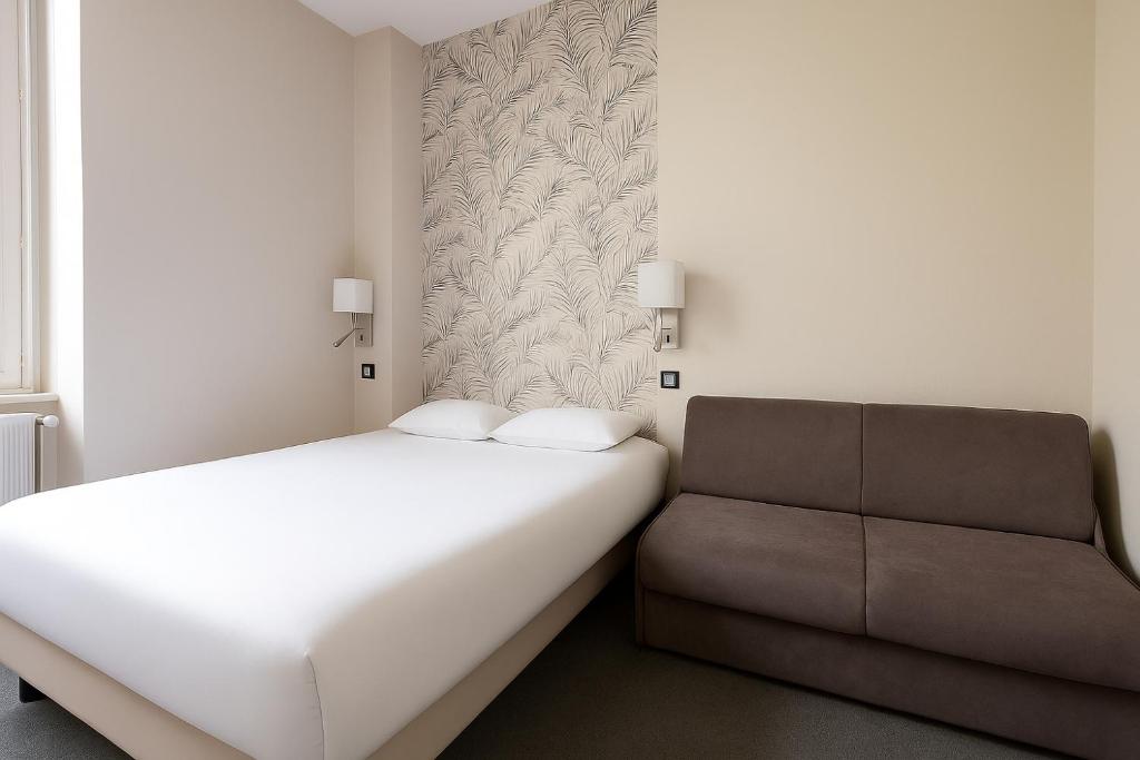 Postel nebo postele na pokoji v ubytování Hôtel Albert Elisabeth Gare SNCF