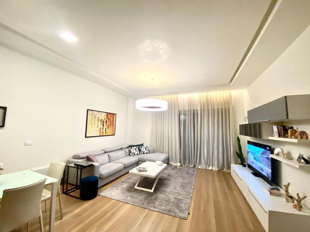 Ένα ή περισσότερα κρεβάτια σε δωμάτιο στο Panorama Apartment Tirana