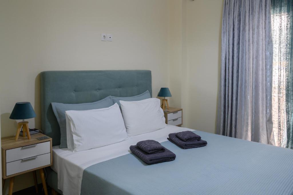 A bed or beds in a room at Koukaki Home